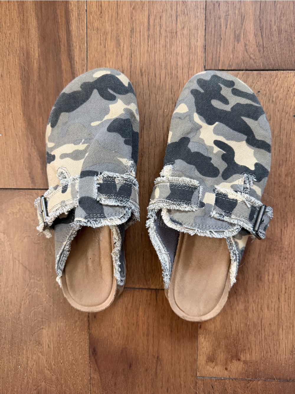 Women’s Camouflage Clog Sandals in Green